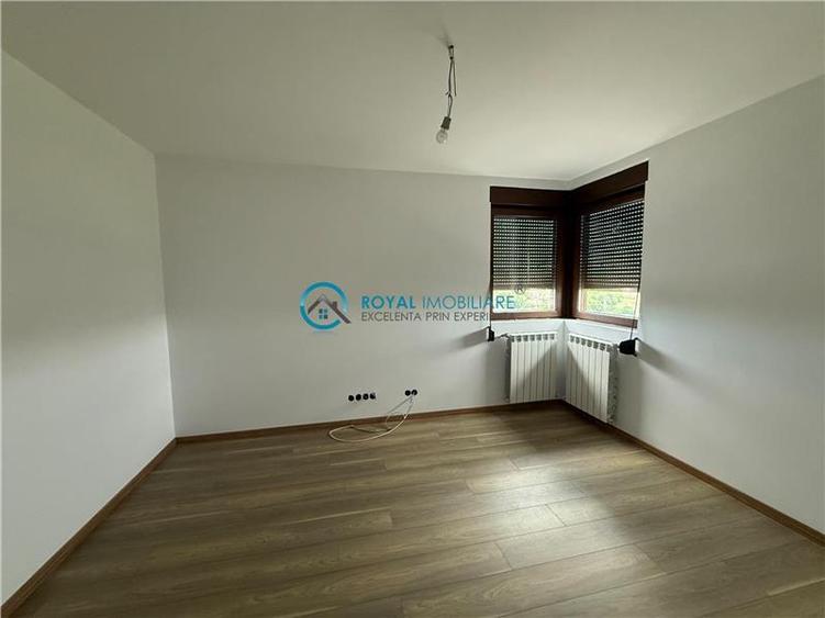 Casă individuală cu 4 camere cu Canalizare în Bucov