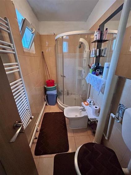 Apartament cu 4 camere semidecomandat în Apollo