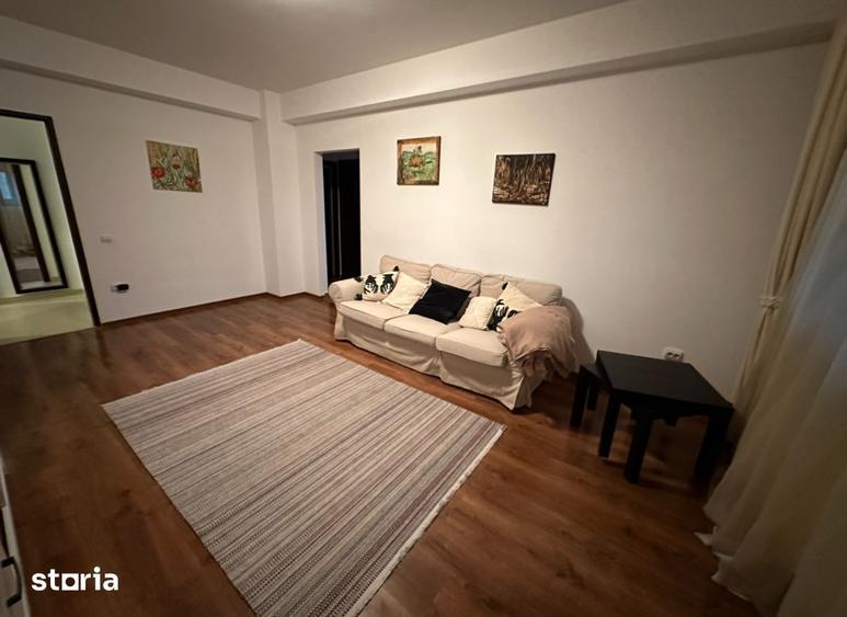 Apartament cu 3 camere în Apărătorii Patriei