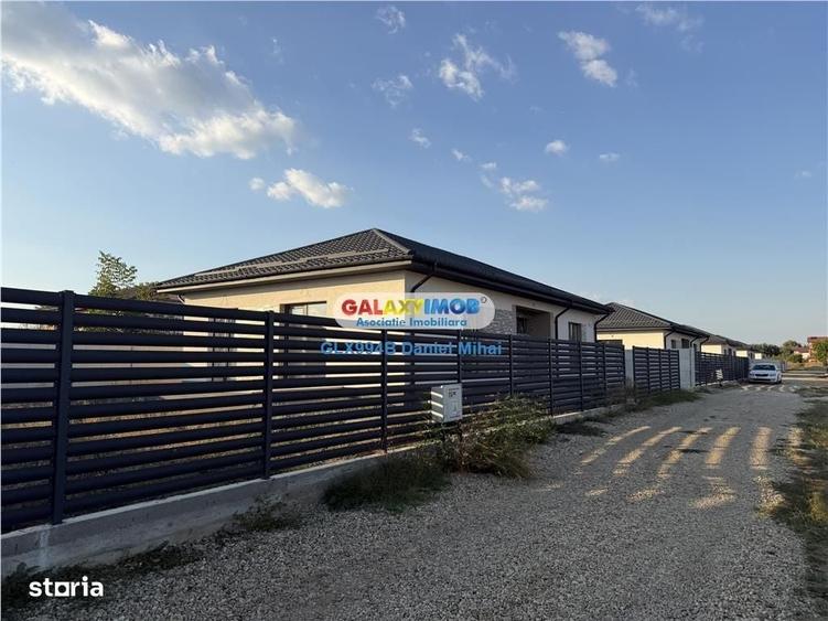 Casă cu 4 camere cu Teren 400 Mp în Domnești