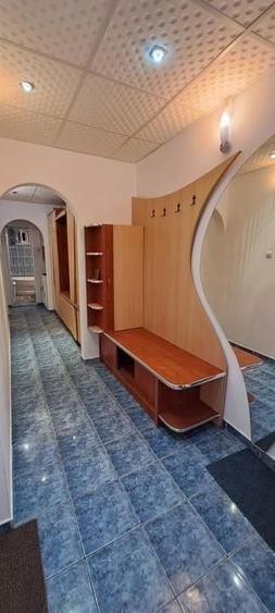 Apartament cu 3 camere decomandat, mobilat în Nicolina