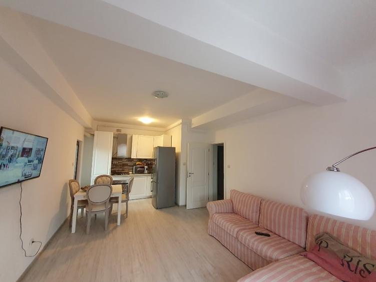 Apartament cu 2 camere decomandat în Complex Studențesc