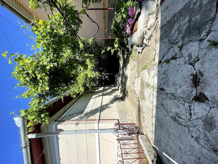Casă cu 2 camere cu Teren 1197 Mp în Central