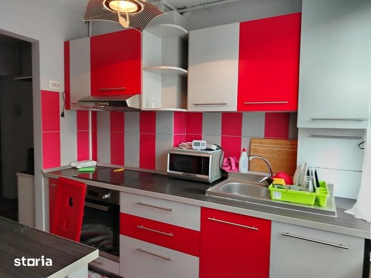 Apartament cu 3 camere semidecomandat în Gării