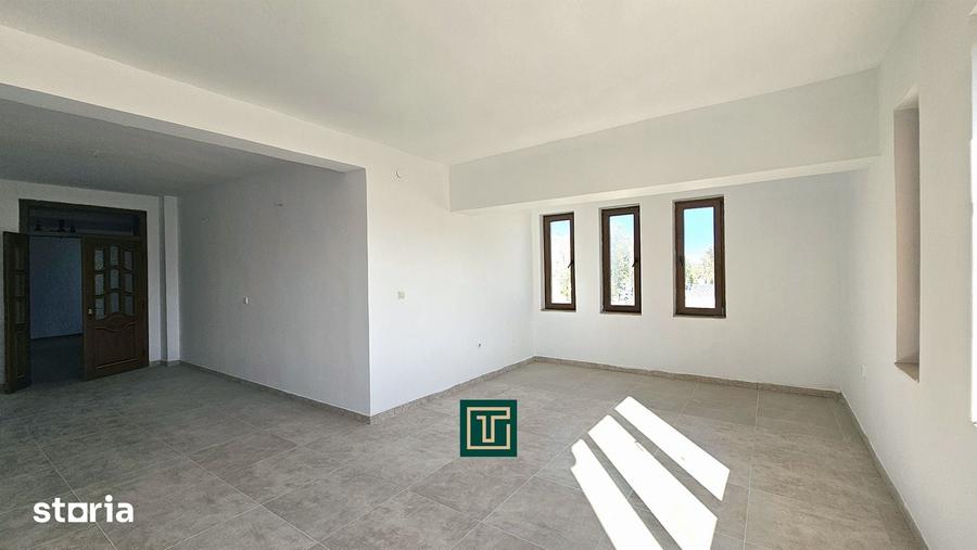 Spațiu comercial, de 2,704 mp, în Central
