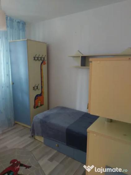 Apartament cu 3 camere decomandat în Ștefan cel Mare