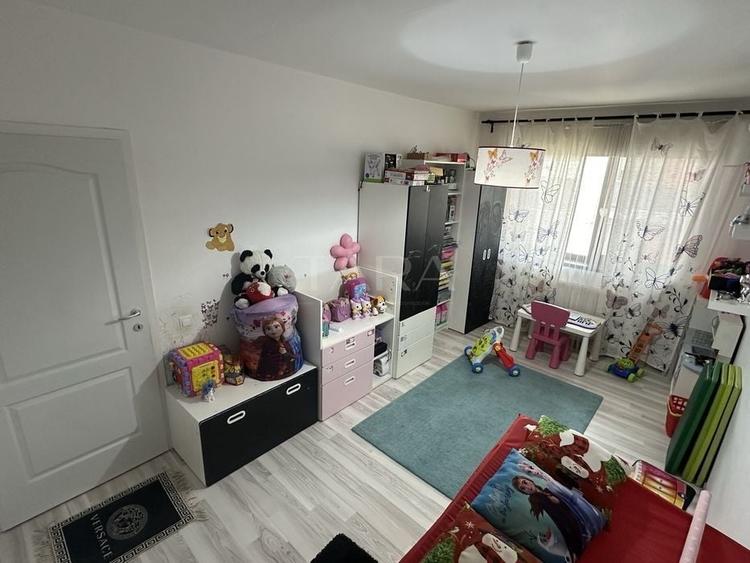 Apartament cu 4 camere semidecomandat, mobilat în Florești — fotografia 3