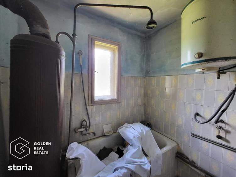 Casă cu 4 camere decomandat cu Teren 5000 Mp în Bârzava