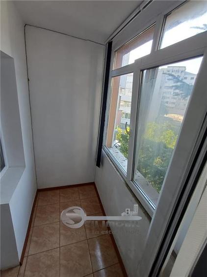 Apartament cu 3 camere decomandat în Nicolina