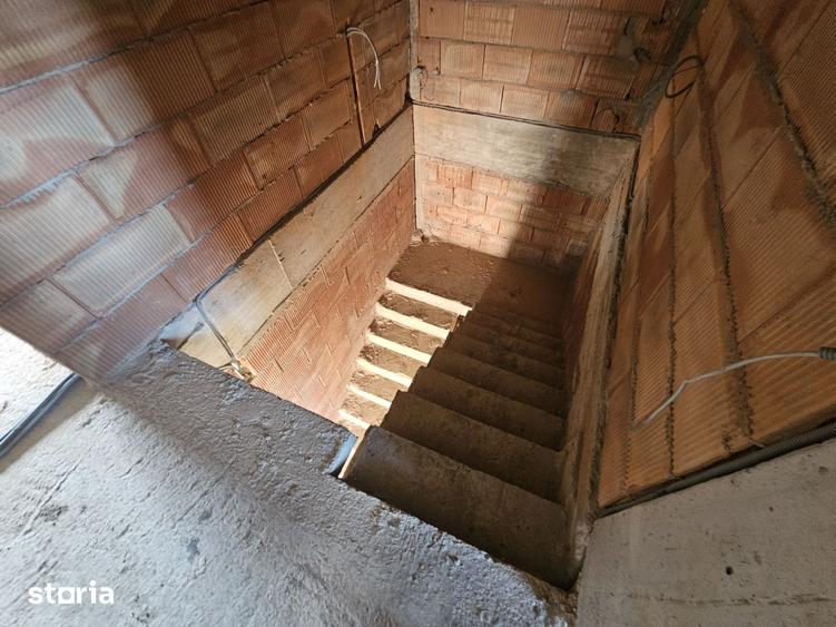 Casă cu 5 camere cu Teren 311 Mp în Central