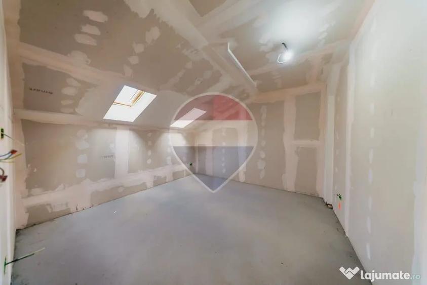 Casă cu 5 camere cu Teren 403 Mp în Central