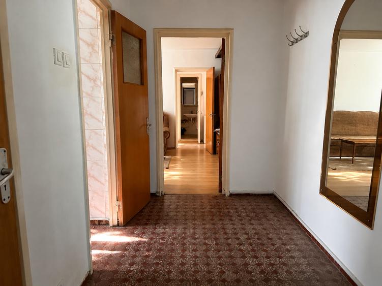 Apartament cu 3 camere semidecomandat în Drumul Taberei