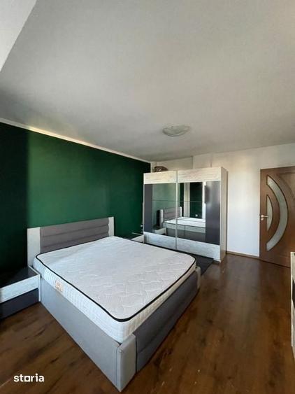 Apartament cu 3 camere semidecomandat în Craiovița Nouă