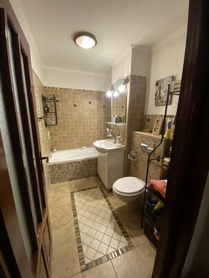 Apartament cu 3 camere decomandat în Girocului