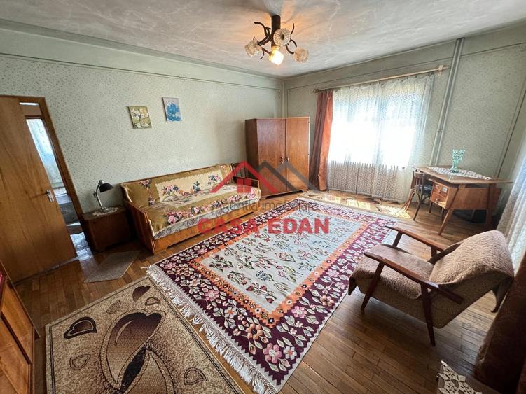 Casă individuală cu 9 camere cu Teren 561 Mp în Câmpina