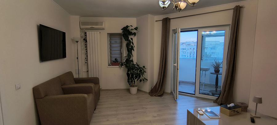 Garsonieră decomandată în Decebal