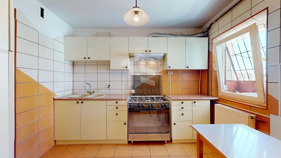 Apartament cu 3 camere decomandat, mobilat în Doamna Ghica