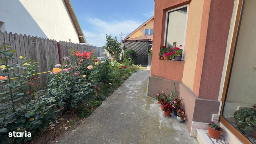 Casă cu 4 camere în Geamăna