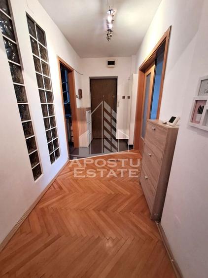 Apartament cu 3 camere decomandat, mobilat în Aradului