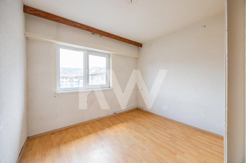 Apartament cu 3 camere decomandat în Noua
