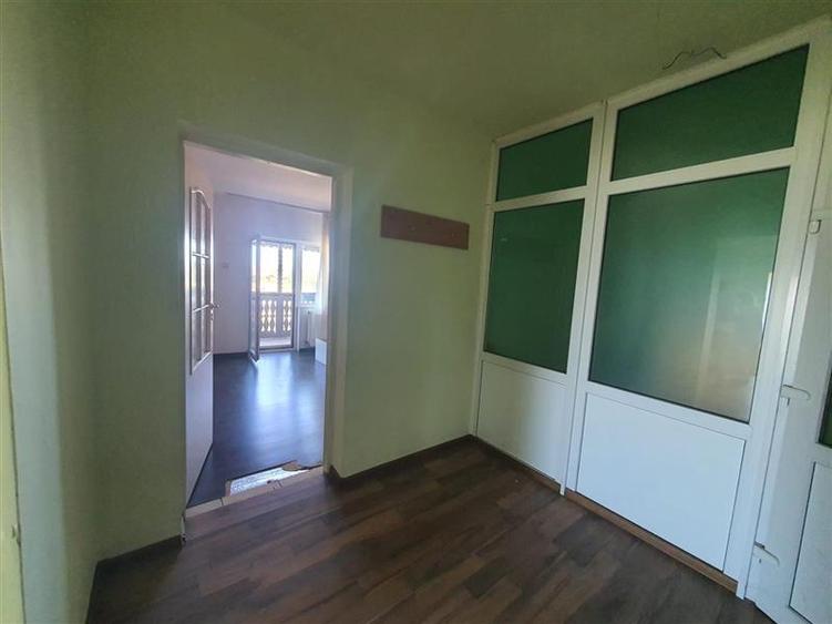 Casă individuală cu 5 camere cu Garaj în Chiribiș