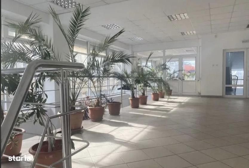 Spațiu comercial, de 200 mp, în Exterior Vest