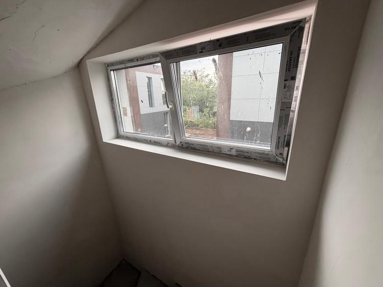 Duplex cu 5 camere cu Canalizare în Sud