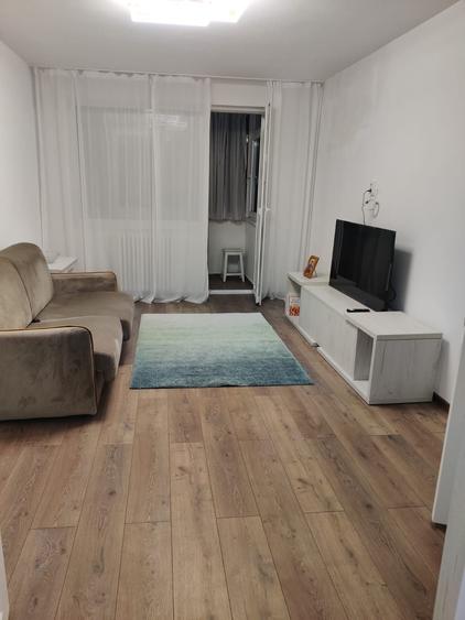 Apartament cu 2 camere semidecomandat în Gara de Nord