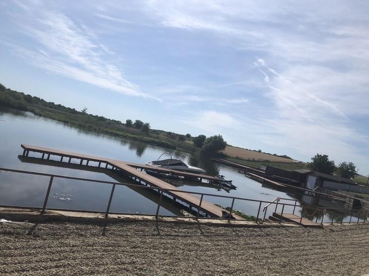 Teren de 700 mp, în Izvorani