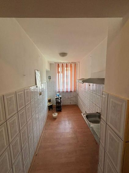 Apartament cu 3 camere decomandat în Exterior Vest