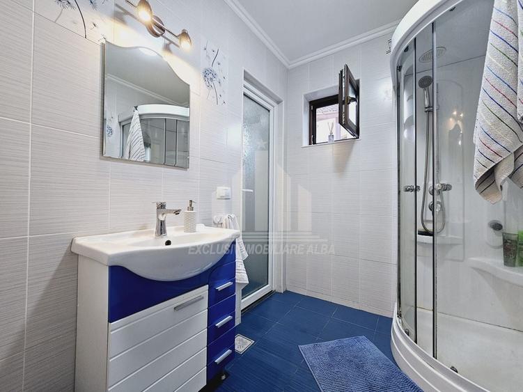 Casă individuală cu 5 camere cu Canalizare în Cetate