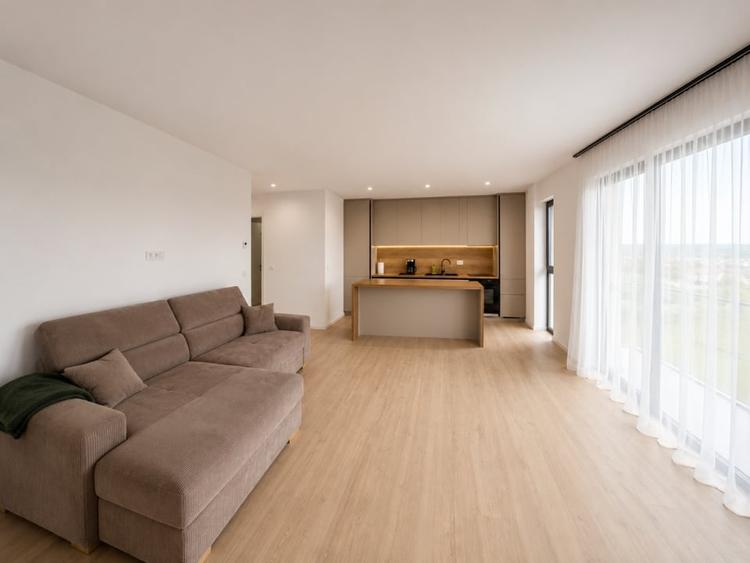 Apartament cu 2 camere decomandat, mobilat în Cetate