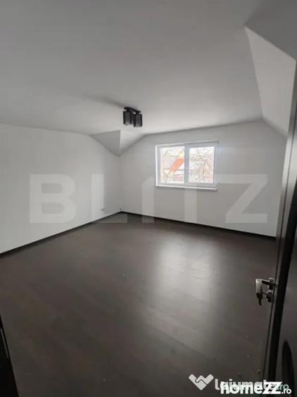 Casă cu 7 camere cu Teren 603 Mp în Central