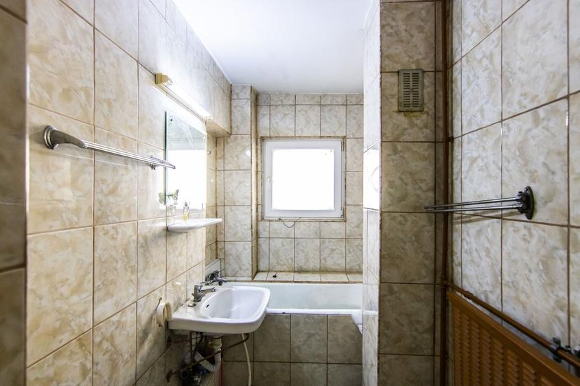 Apartament cu 3 camere decomandat în Dristor