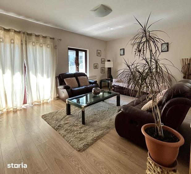 Casă cu 5 camere decomandat cu Teren 600 Mp în Nicolina