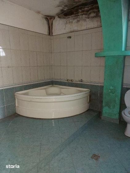 Casă cu 5 camere cu Teren 1380 Mp în Costești