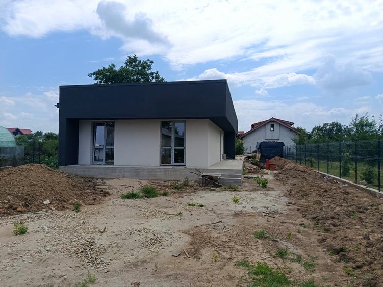 Casă individuală cu 4 camere cu Canalizare în Afumați