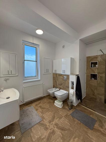 Casă cu 4 camere cu Teren 227 Mp în Central