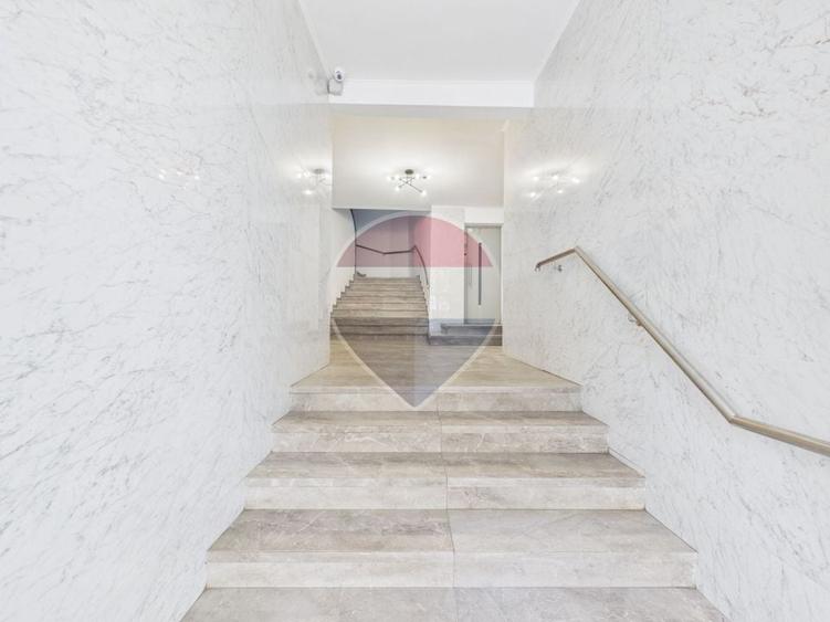 Apartament cu 3 camere decomandat în P-ța Romană