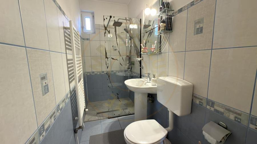 Casă individuală cu 4 camere cu Canalizare în Carei