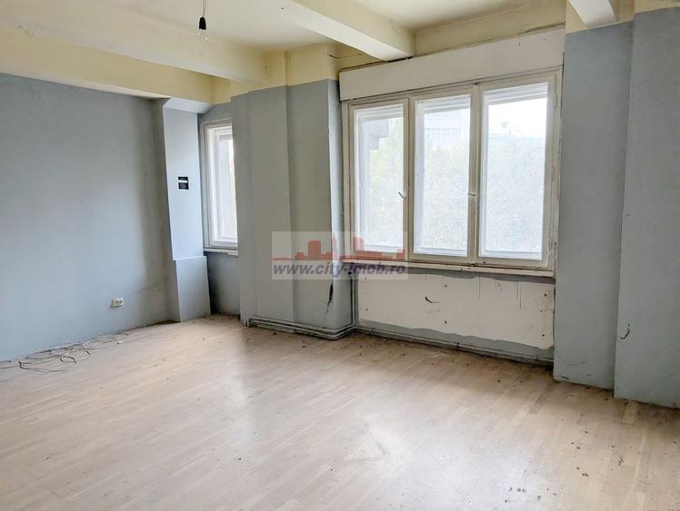 Spațiu comercial, de 174 mp, în Universitate