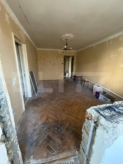 Apartament cu 3 camere semidecomandat în Micro 19