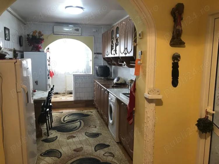Apartament cu 4 camere decomandat în Sebastian