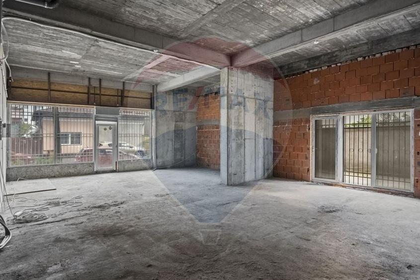 Spațiu comercial, de 140.30000305176 mp, în Centrul Civic