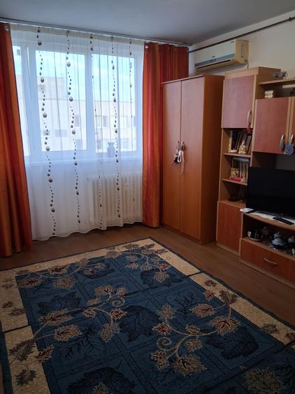 Apartament cu 4 camere semidecomandat în Drumul Taberei