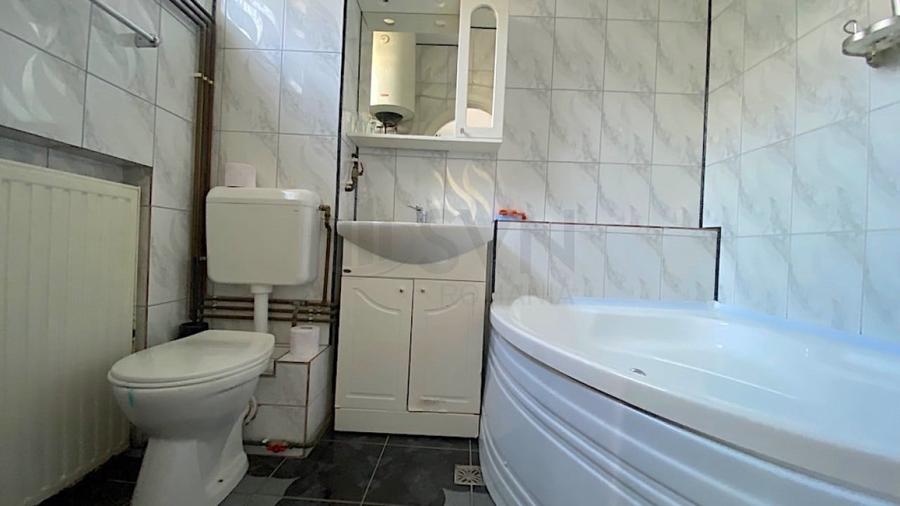Apartament cu 3 camere semidecomandat în Unirii