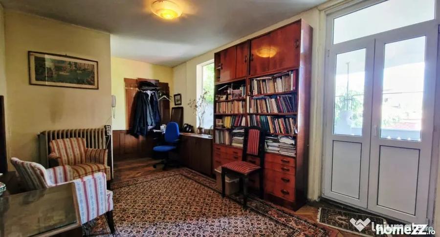 Apartament cu 5 camere semidecomandat în Dacia