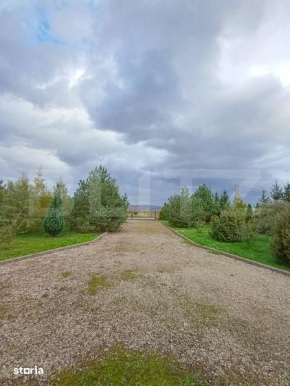 Casă cu 7 camere cu Teren 3289 Mp în Luna