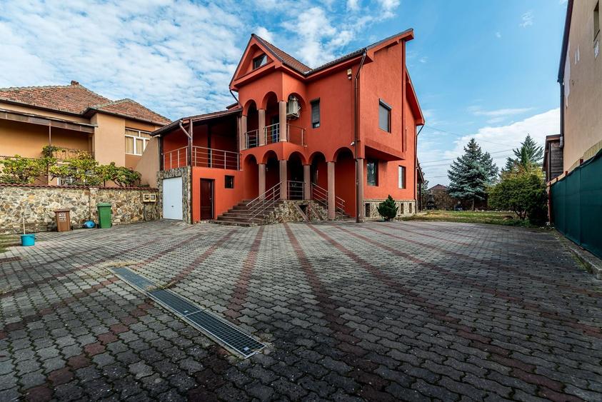 Casă individuală cu 6 camere cu Canalizare în Grădiște