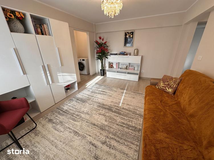 Apartament cu 3 camere semidecomandat în Central